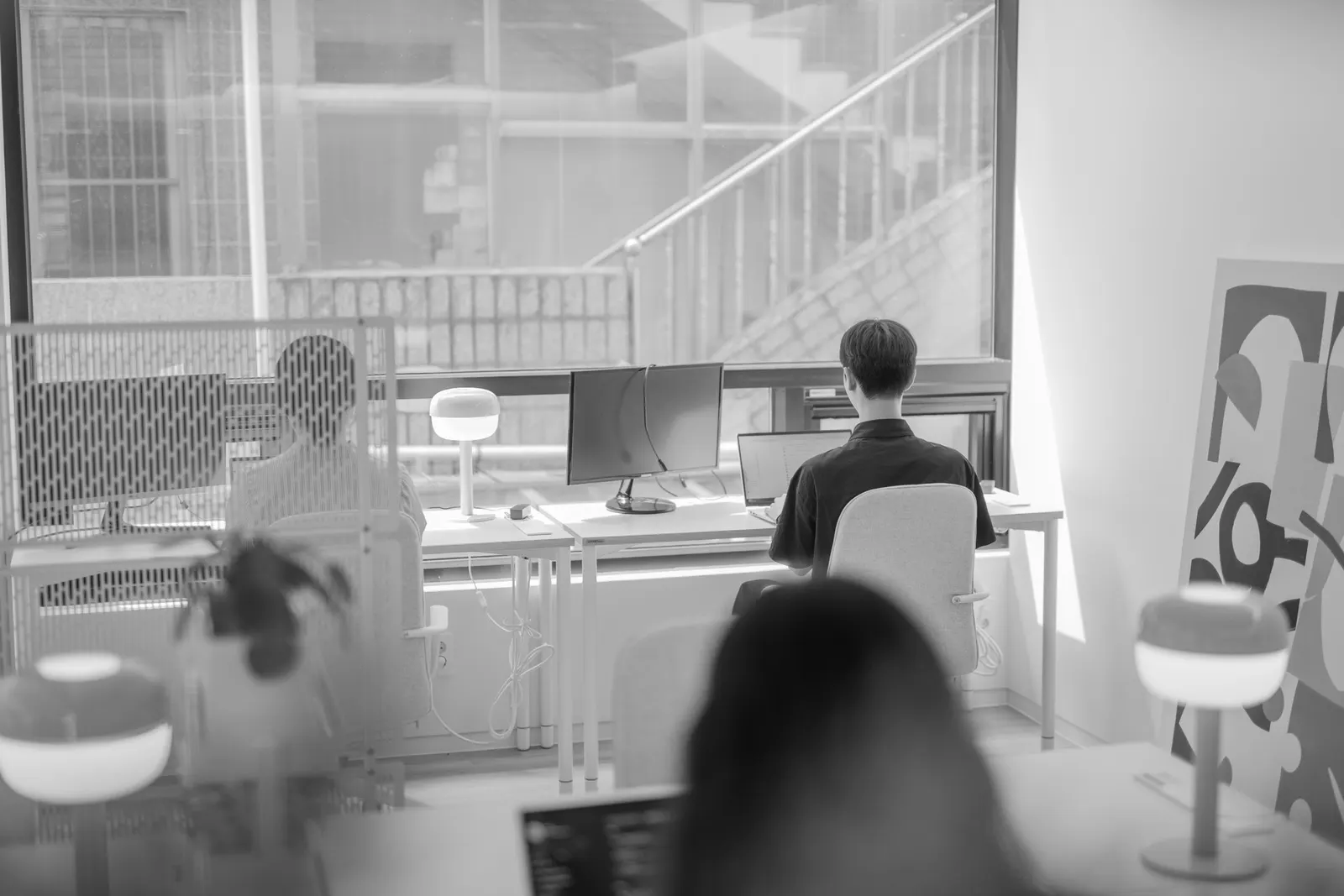 스타팅포인트 업무공간에서 일하는 모습